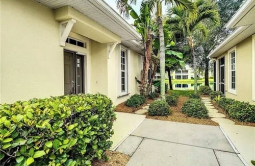 Biggar Villa | Gorgeous 3 bedroom Villa, close to Beaches & Golf, Water View, Pool Access