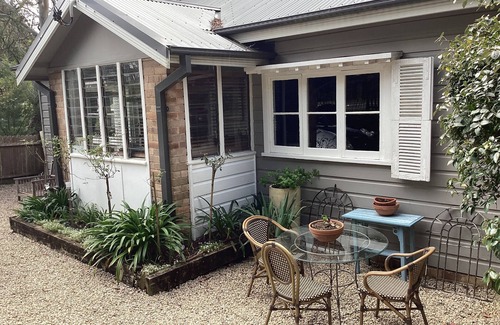 Mount Victoria House | Gorgeous 3Br cottage on half an acre in historic Mt Victoria, BlueMountains.