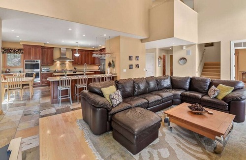 Ponderosa Trails House | Gorgeous 4,200 Sf Custom 6 Bedroom Home - Perfect for Families