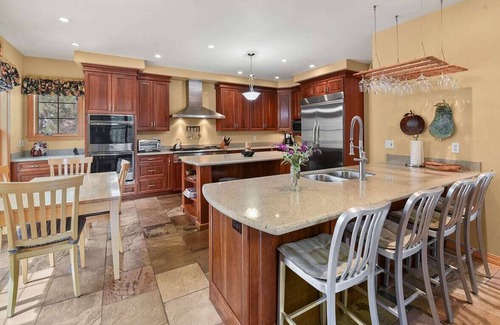 Ponderosa Trails House | Gorgeous 4,200 Sf Custom 6 Bedroom Home - Perfect for Families