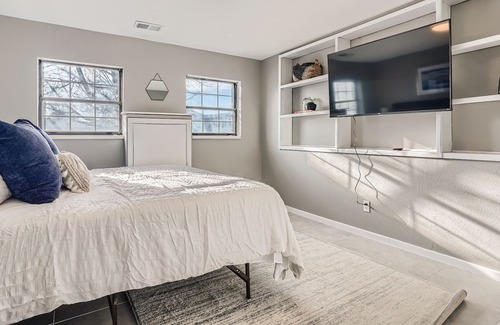 Morrison House | Gorgeous 4 bed/2 bath Home Near the Foothills