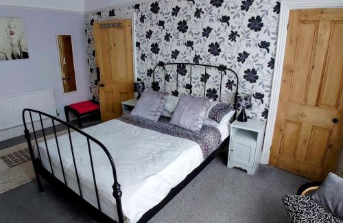 Bexhill-on-Sea House | Gorgeous 4-Bed House in Bexhill-on-Sea sea views