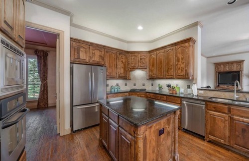 Castle Hills House | GORGEOUS 4 Bedroom with pool in Lewisville!