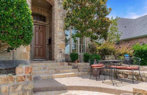 Castle Hills House | GORGEOUS 4 Bedroom with pool in Lewisville!