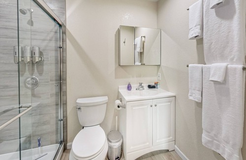Parkside House | Gorgeous 4br/2ba home near Ocean Beach