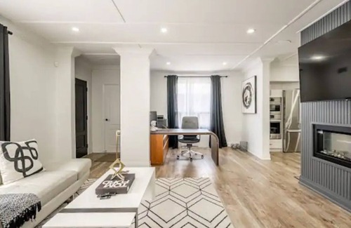 Mineola House | Gorgeous 4BR Villa with pool in a prestigious Neighborhood in Port Credit Miss