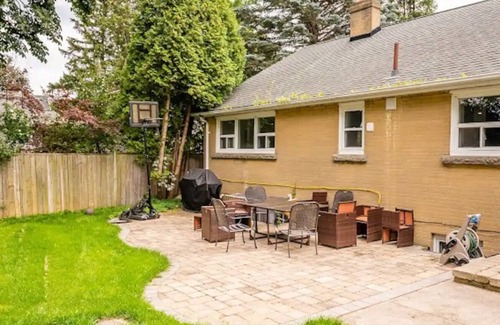 Mineola House | Gorgeous 4BR Villa with pool in a prestigious Neighborhood in Port Credit Miss