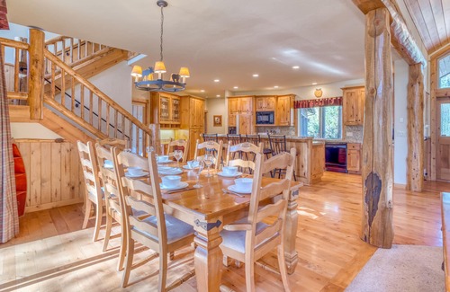 Deer Park House | Gorgeous 5 Bedroom/5 Bathroom Home w/Hot Tub, A/C, Bikes and More!