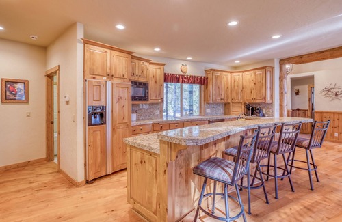 Deer Park House | Gorgeous 5 Bedroom/5 Bathroom Home w/Hot Tub, A/C, Bikes and More!