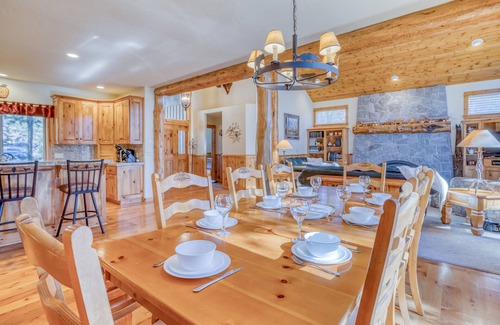 Deer Park House | Gorgeous 5 Bedroom/5 Bathroom Home w/Hot Tub, A/C, Bikes and More!