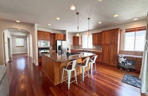 Bethany House | Gorgeous 5 Bedroom Home w/King beds