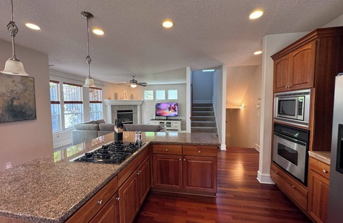 Bethany House | Gorgeous 5 Bedroom Home w/King beds