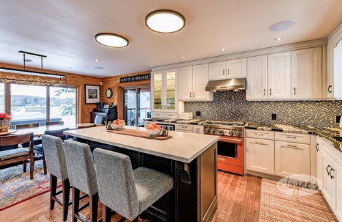 Port Carling Cottage | Gorgeous 6 bed 3 bath cottage on Lake Muskoka! West Exposure! Beach! Hot Tub!