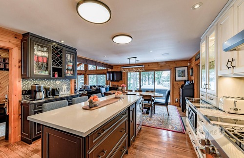 Port Carling Cottage | Gorgeous 6 bed 3 bath cottage on Lake Muskoka! West Exposure! Beach! Hot Tub!