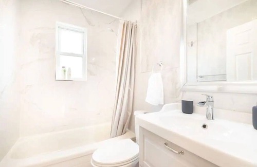 North York House | Gorgeous 6 Bedroom Home in North York