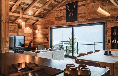 Montalbert Ski Chalet | Gorgeous 6-room chalet, jacuzzi and sauna, near slopes in La Plagne Montalbert