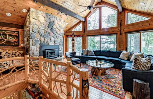 Port Carling Villa | Gorgeous 6bed 3bath cottage on Lake Muskoka! West Exposure! Beach! Hot Tub!