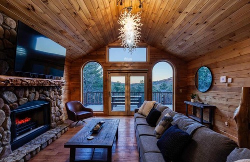 Mineral Bluff Ski Chalet | Gorgeous 6BR Cabin w/Spa, Firepit, Arcade& Mountain View