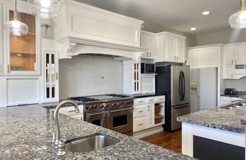 Cedar City House | Gorgeous 8-Bedroom Mansion with Private Pool in Cedar City