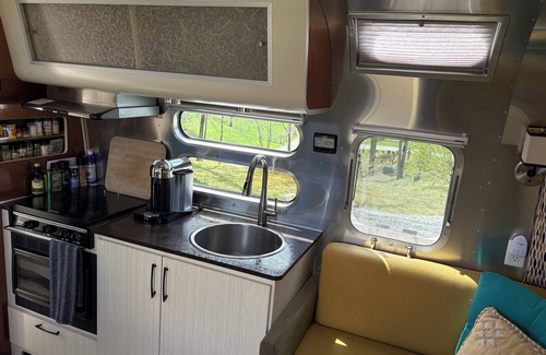 Settlers Ridge House | Gorgeous Airstream with Amazing Views on Secluded Property!