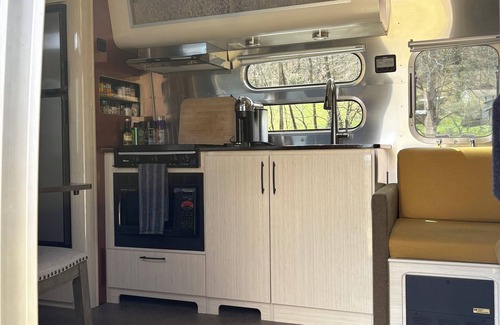 Settlers Ridge House | Gorgeous Airstream with Amazing Views on Secluded Property!