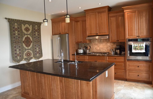 Shawnigan Lake House | Gorgeous All Stone Lakefront Cottage - Shawnigan Lake