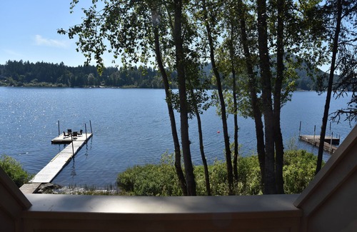 Shawnigan Lake House | Gorgeous All Stone Lakefront Cottage - Shawnigan Lake