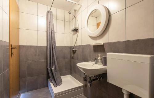 Gornji Karin Apartment | Gorgeous Apartment In Gornji Karin
