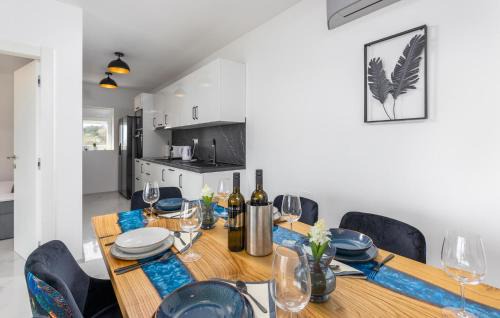 Bregi Apartment | Gorgeous Apartment In Bregi With Wifi