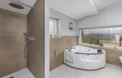 Bregi Apartment | Gorgeous Apartment In Bregi With Wifi