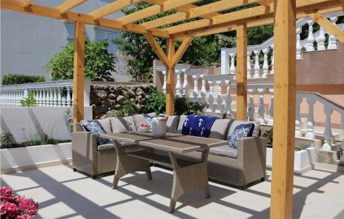 Klanfari Apartment | Gorgeous Apartment In Dramalj