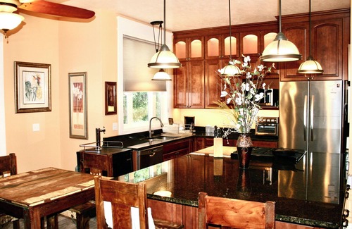 Great Falls Apartment | Gorgeous Apartment with Chefs Kitchen!