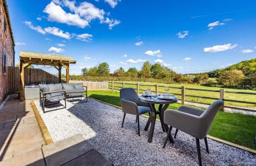 Bunny House | Gorgeous Barn with Hot Tub and Games Room