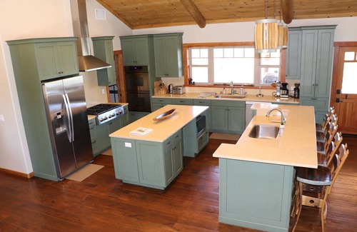 Bass Lake Cabin | Gorgeous Bass Lake Cabin with Private Boat Dock and Deck