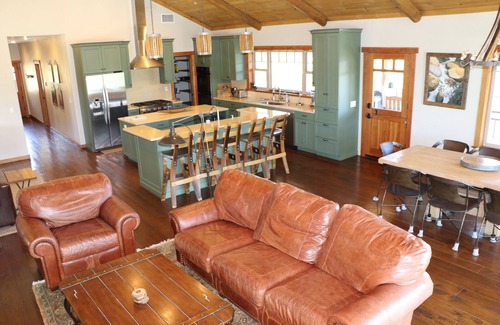 Bass Lake Cabin | Gorgeous Bass Lake Cabin with Private Boat Dock and Deck