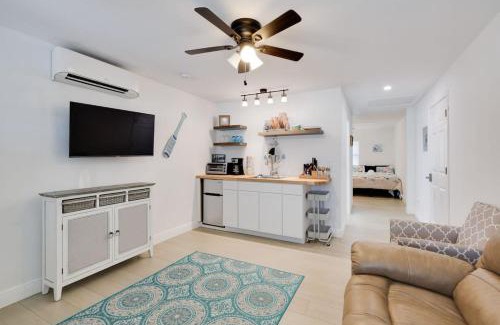 Mid Island House | Gorgeous Beach Condo with Pool Spa and Bikes