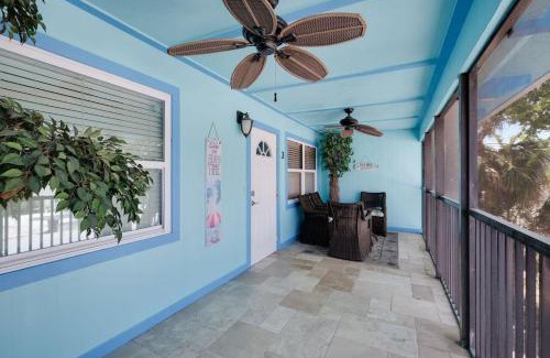 Mid Island Apartment | Gorgeous Beach Residence with Pool and Spa
