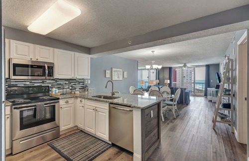 Destin Condo | Gorgeous Beach view. Weekly discount. New bath's throughout. Premier Host