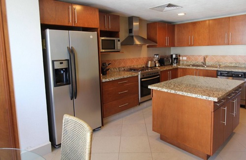 South Hotel Zone Condo | Gorgeous Beachfront Grand Venetian 'Junior Penthouse'w/hot tub