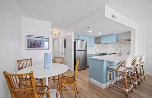 McCutcheon Field Condo | Gorgeous Beachfront Condo with Pool
