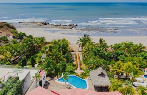 Pochomil House | Gorgeous BEACHFRONT villa,6Bedrooms,Pool,OceanView