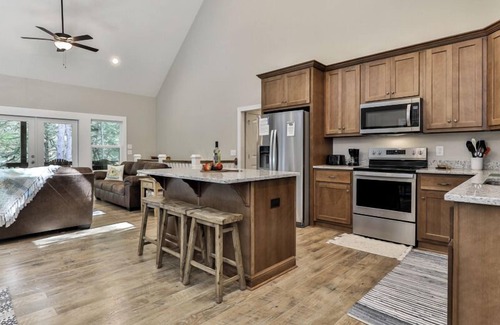 Ellijay Cabin | Gorgeous Brand New Cottage on Trout Stream