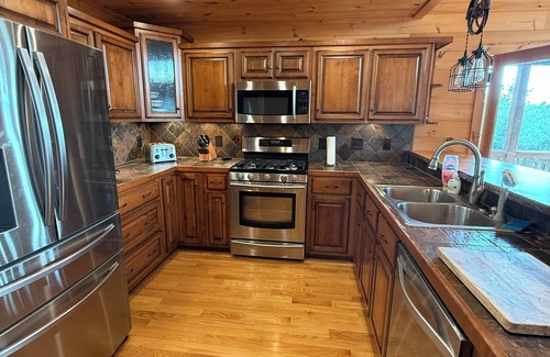 Copperhill Cabin | Gorgeous Cabin Private Retreat on 15 acres