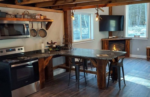 Wellsboro Cabin | Gorgeous cabin set in the mountains of PA with hot tub(pets welcome)