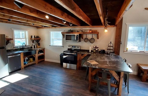 Wellsboro Cabin | Gorgeous cabin set in the mountains of PA with hot tub(pets welcome)