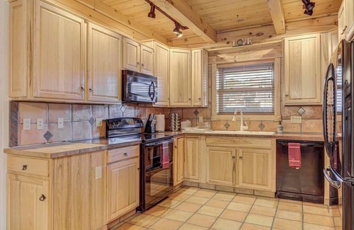 Payson Cabin | Gorgeous Cabin w/direct trail access for hiking & off roading!