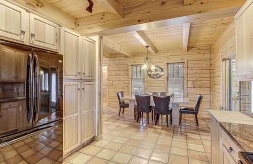 Payson Cabin | Gorgeous Cabin w/direct trail access for hiking & off roading!