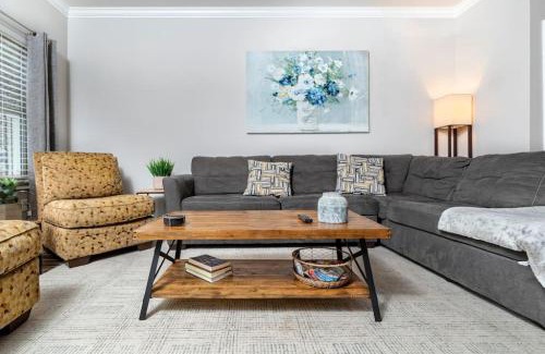 Townsend House | Gorgeous Cades Cove Condo with Community Pool