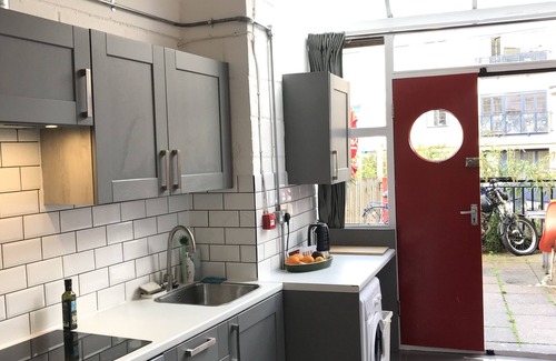 De Beauvoir Apartment | Gorgeous Canalside Loft in Hackney!