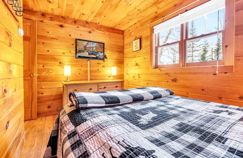 Bethel Ski Chalet | Gorgeous Chalet! VIEWS! Hot Tub! Sleeps 12! Games+